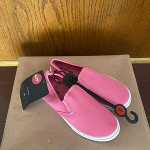 “New Arrivals” brand-new children’s toddler girls Activ pro slip-on sneakers.